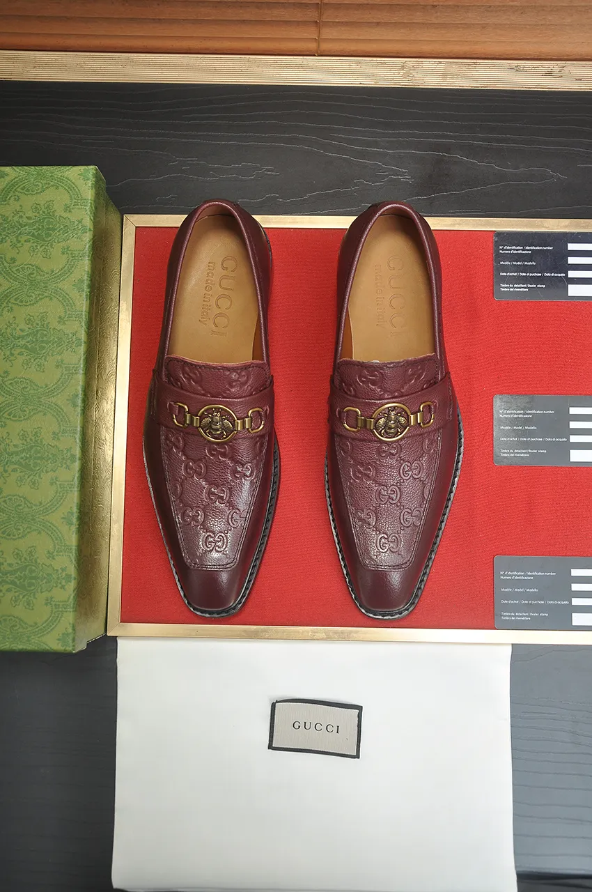 Men's shoes💰460💶Italy's top luxury men's shoes giant [GUCCI Gucci] has a new model 🍃Original European style🔰 Pleasant to the eye😍In order to make the shoes more durable and non-deformable🌀The production continues to follow traditional methods but there is still no lack of innovation💪The original cowhide is chosen for the leather♻️ Smooth, natural and exceptionally bright⭐Made of imported cowhide, the first choice of the rich 38-45 (45 customized)